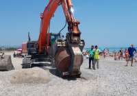 Comienzan los trabajos para adecuar la playa de Canet d&#039;en Berenguer con la retirada de grava