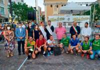 Representantes del Ayuntamiento y de la FJFS con los ganadores de la Targa