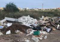 Denuncian un vertido de basura descontrolado en el polígono Sepes de Puerto de Sagunto