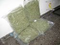La Guardia Civil detiene a dos personas que transportaban en un vehículo 2 kilos de marihuana