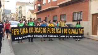 La comunidad educativa de Benifairó protesta contra los barracones