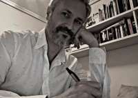 El escritor y enfermero de Puerto de Sagunto, Jesús Alijarde, autor del libro ‘En el árbol del caos’