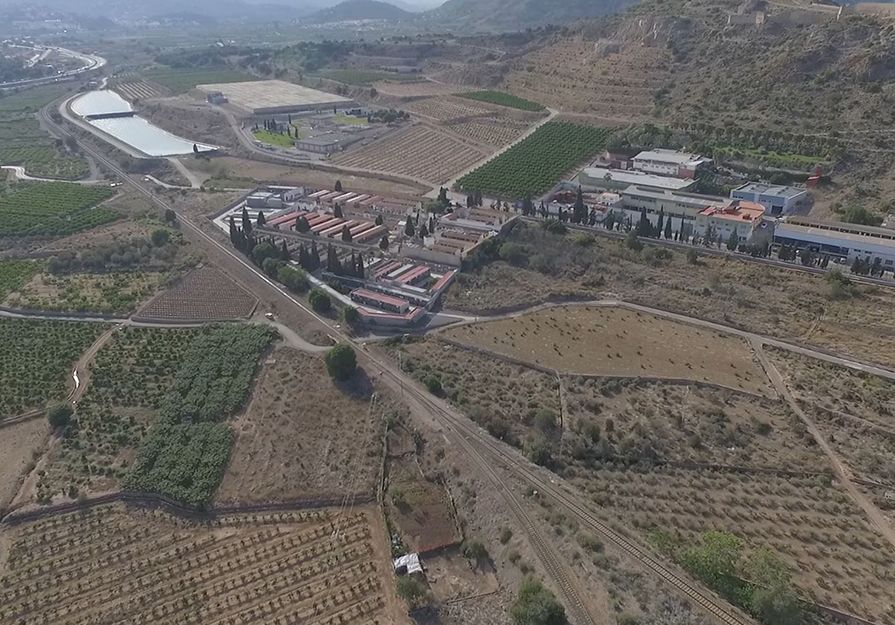Vista aérea de la línea ferroviaria que conecta Sagunto con Teruel y Zaragoza