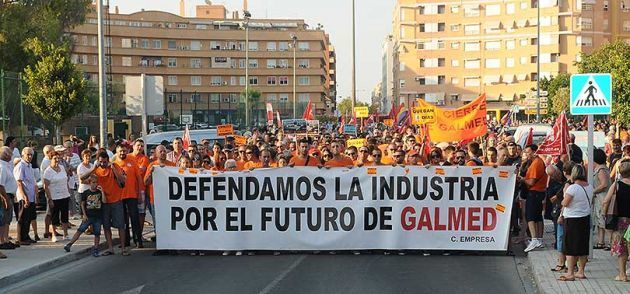 Más de 4.000 personas se manifiestan en defensa de Galmed y la economía local