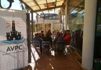 La asociación de vecinos de la Playa de Canet organiza una comida y subasta benéfica para Cáritas y Cruz Roja