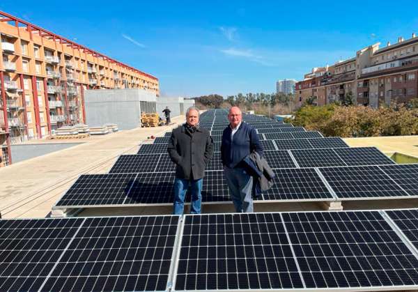 Ceder enlazar hacerte molestar El Económico - El CEIP María Yocasta Ruiz de Puerto de Sagunto instala  paneles solares para su autoconsumo energético