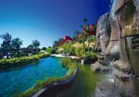 El agua juega un papel fundamental en el Asia Gardens con nueve piscinas