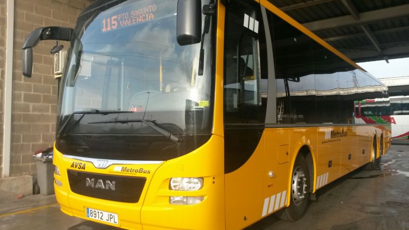 Uno de los nuevos vehículos de la renovada flota de autobuses del servicio de transporte urbano de Sagunto