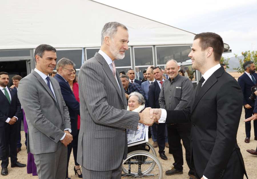 El Rey Felipe VI tuvo un encuentro con el Clavario 2023, Patrick Salvador, durante su visita a Sagunto (Foto: Casa Real)