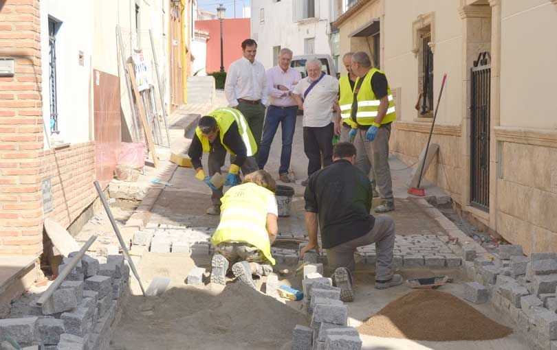 Los concejales Sergio Muniesa y José Luis Martí han visitado esta mañana las obras de la calle Héroes