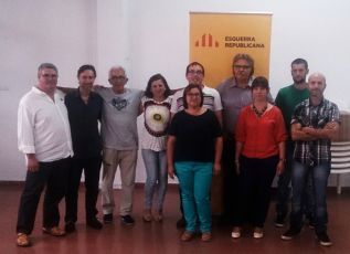 Joan Tardà junto a miembros de la candidatura de ERPV en Benifairó de les Valls