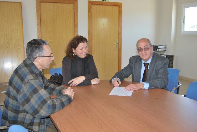 La firma del acuerdo se ha realizado en el Ayuntamiento de Sagunto