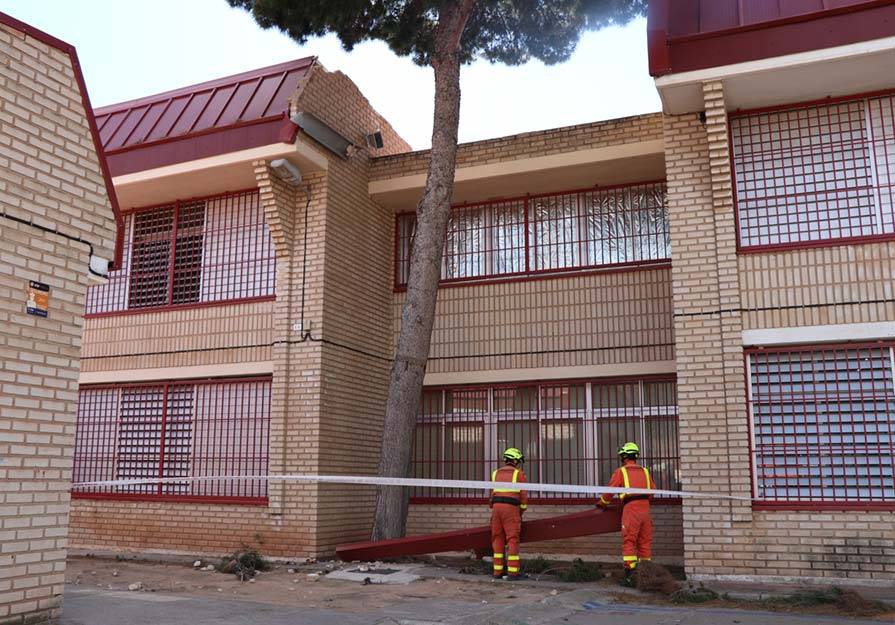 Los bomberos han tenido que acudir a algunos centros escolares de la ciudad