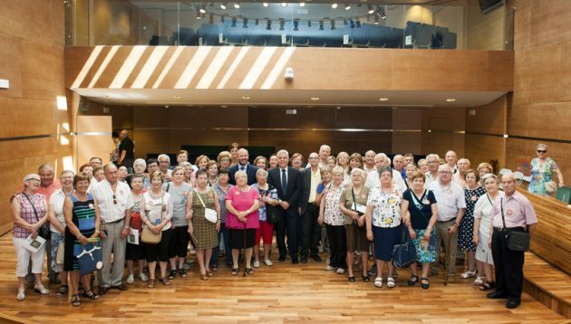 Los mayores de Benifairó de les Vall visitan la Diputación de Valencia