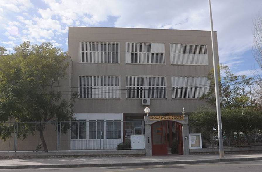 Imagen de archivo de la fachada de la Escuela Oficial de Idiomas de Sagunto