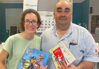 La falla Els Vents inicia su colaboración con Kumpania de Baladre entregando libros de lectura