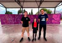Los artistas locales Sara Silva y Mario Mankey acaban sus murales en el festival Més que Murs