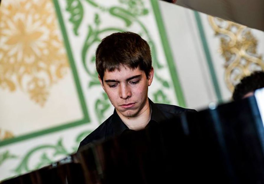 El joven pianista Carlos Marín Rayo durante una actuación (Foto: Concerto Moderno)