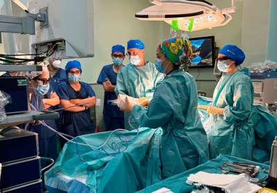 El Hospital de Sagunto acoge una formación de cirugía endoscópica de la hernia inguinal con tecnología laparoscópica 3D