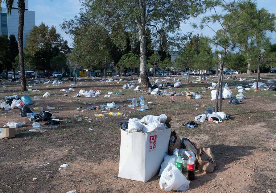 Imagen del pasado lunes de la suciedad acumulada en las zonas de acampada libre en el área del polígono Alto Horno