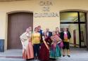 La concejala de Cultura, Asun Moll, junto a representantes de las diversas entidades aragonesas de la ciudad