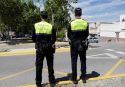 Foto de archivo de dos agentes de la Policía Local de Sagunto