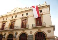 IP desplegó la bandera segregacionista en la fachada del consistorio el 30-1-2013 en protesta por la anulación de los plenos en el Puerto
