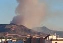 El humo del incendio se puede observar desde primera hora desde diversas localidades de la comarca