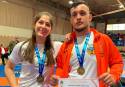 Marta Ojeda y Raúl Gallur muestran sus medallas de oro