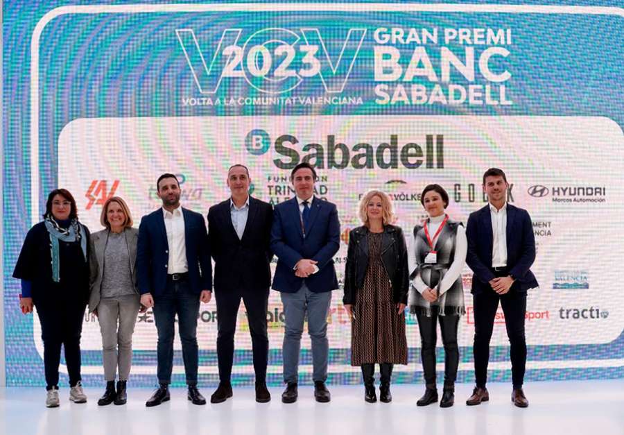 Los representantes municipales han acudido a la presentación de la Volta Ciclista a la Comunitat Valenciana realizada en FITUR