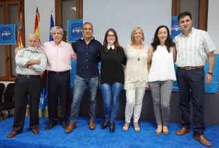 Integrantes de la lista electoral del PP en Alfara junto al actual alcalde, José Terrádez