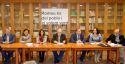 Fernàndez, García y los representantes de las entidades que participarán en el Día del Árbol