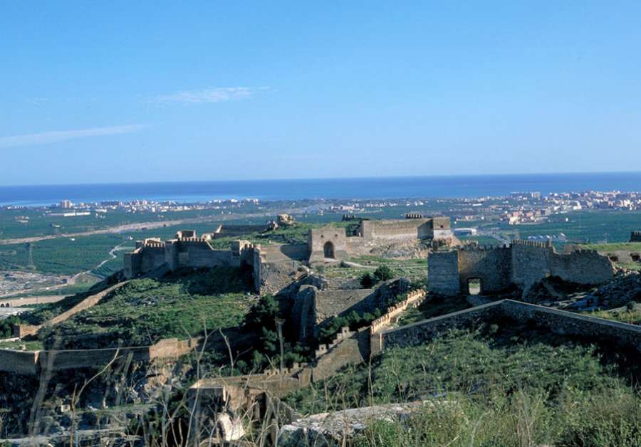 Imagen del Castillo de Sagunto con el mar de fondo