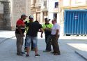 El concejal de mantenimiento en las obras de la calle Valencia casi finalizadas