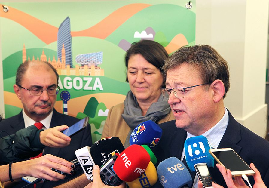 El presidente de la Generalitat, Ximo Puig, atendiendo a los medios en Bruselas