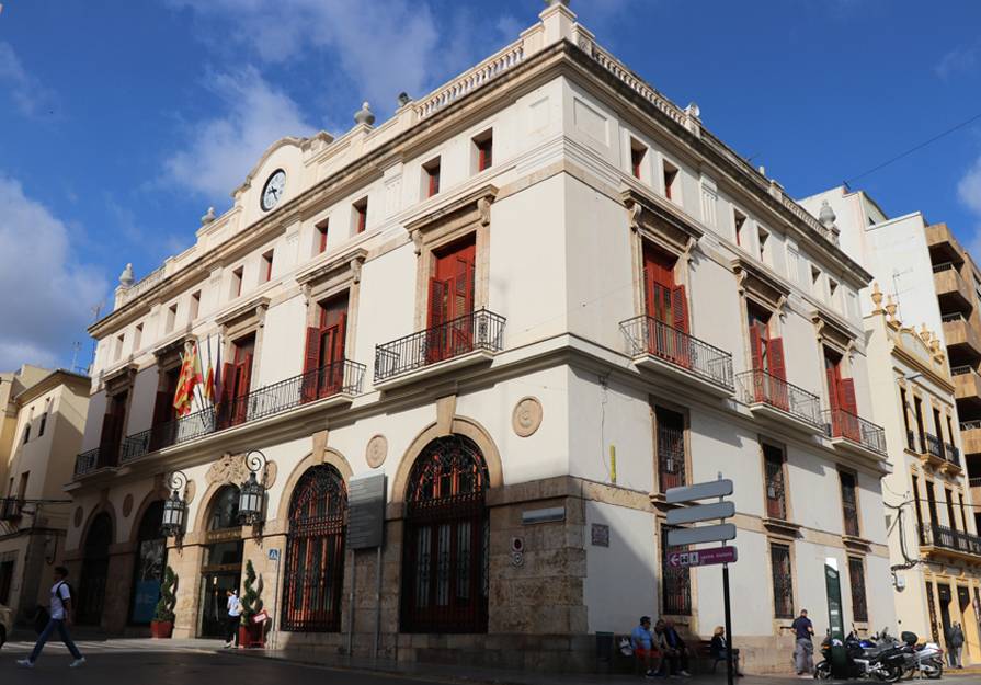 Imagen de archivo de la fachada del Ayuntamiento de Sagunto