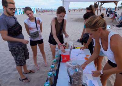 Jornada de limpieza y concienciación en la playa Racó del Mar de Canet d’en Berenguer