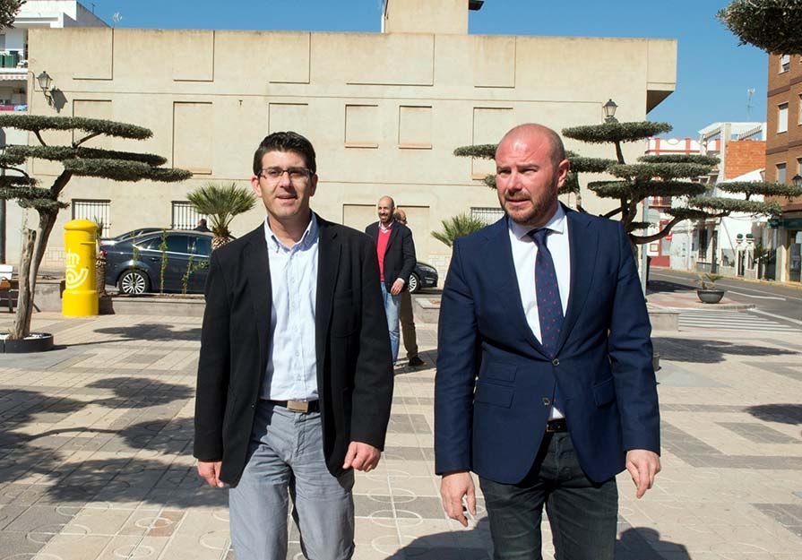 El presidente de la Diputación, Jorge Rodríguez, junto a Toni Gaspar durante la visita de la pasada semana a Faura