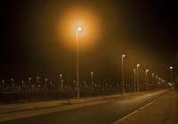 Una de las avenidas del municipio de Sagunto iluminada durante la noche