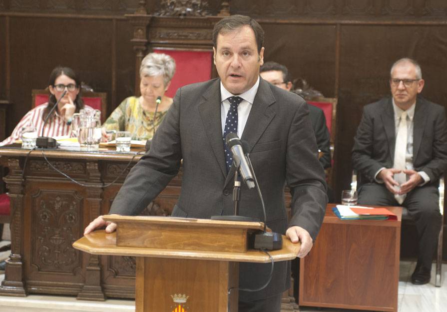 El portavoz del PP, Sergio Muniesa, en un pleno municipal