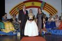 La nueva reina junto a Martí y la presidenta de la Federación Valenciana de Casas Regionales de España (Foto: Blas García Aranda)