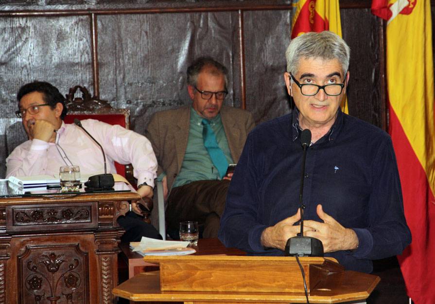 El concejal de Compromís per Sagunt, Enric Ariño, durante su intervención en el pleno