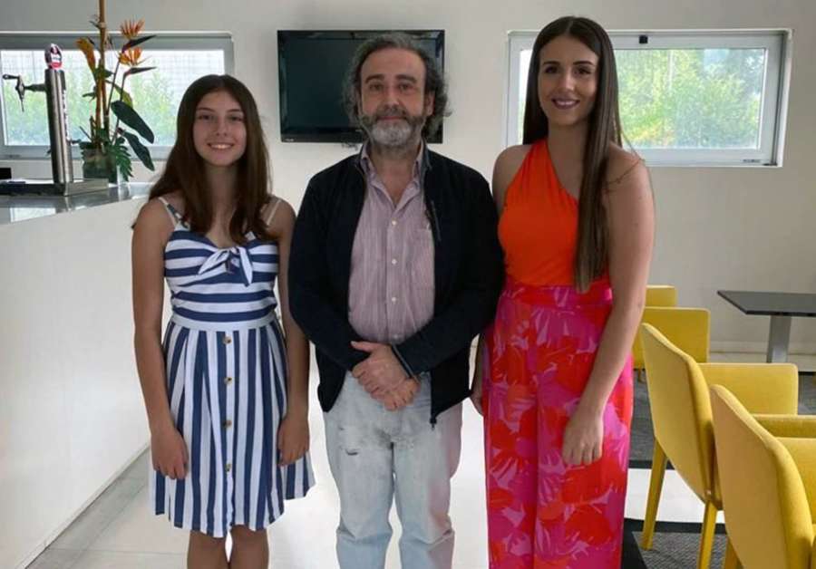 Ramón Estellés junto a las Falleras Mayores de la FJFS 2023, Claudia Ramón y Maite Nebot