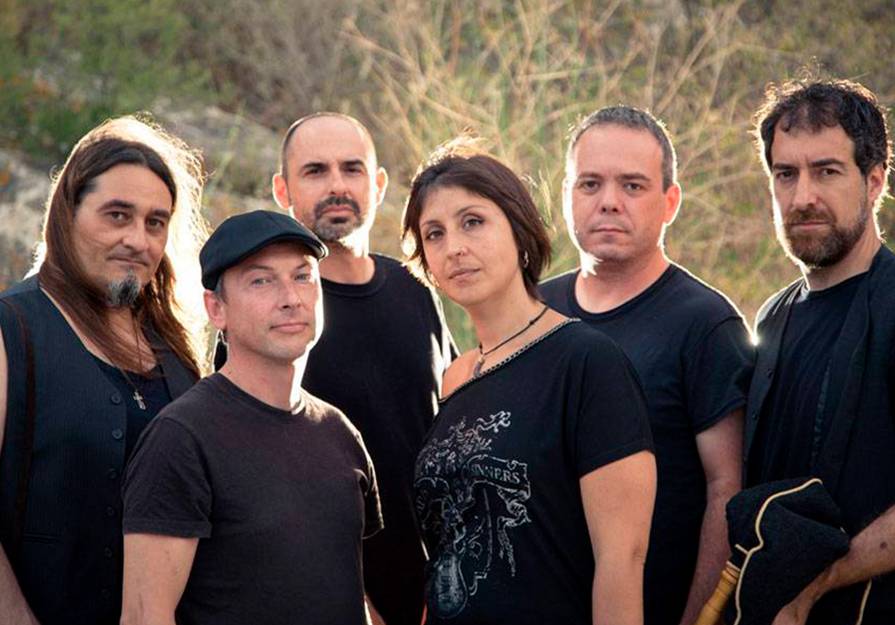 Los integrantes del nuevo grupo musical de Sagunto, Arse Folk (Fotos: María José Fraga)