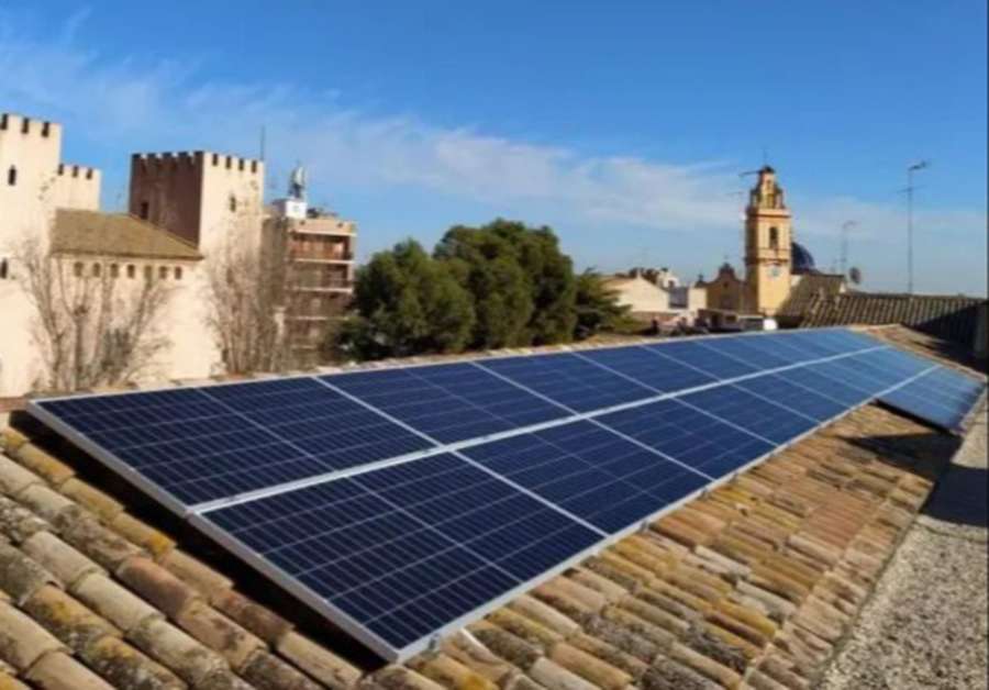 El área de Medio Ambiente de la corporación provincial subvenciona con un millón y medio de euros la instalación de placas solares en edificios municipales