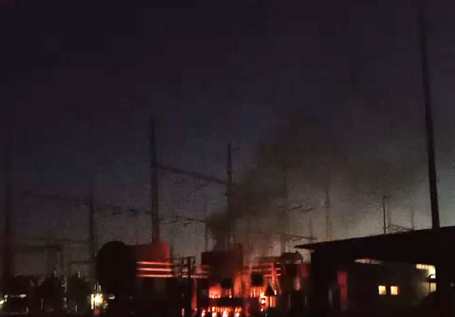 Imagen del incendio registrado en la mañana de este martes en la siderúrgica