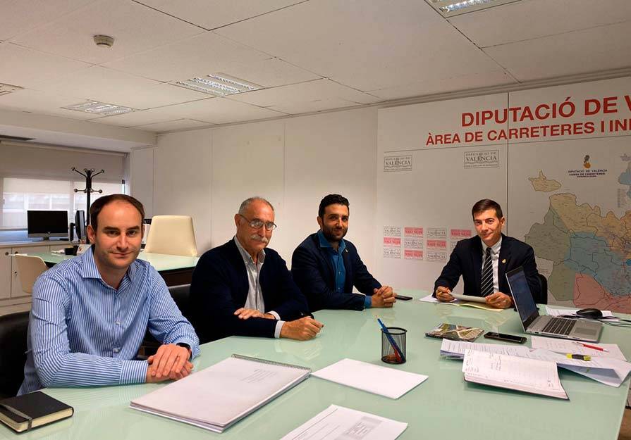 Los representantes de Sagunto y Petrés se han reunido con el diputado de Carreteras, Rafa García