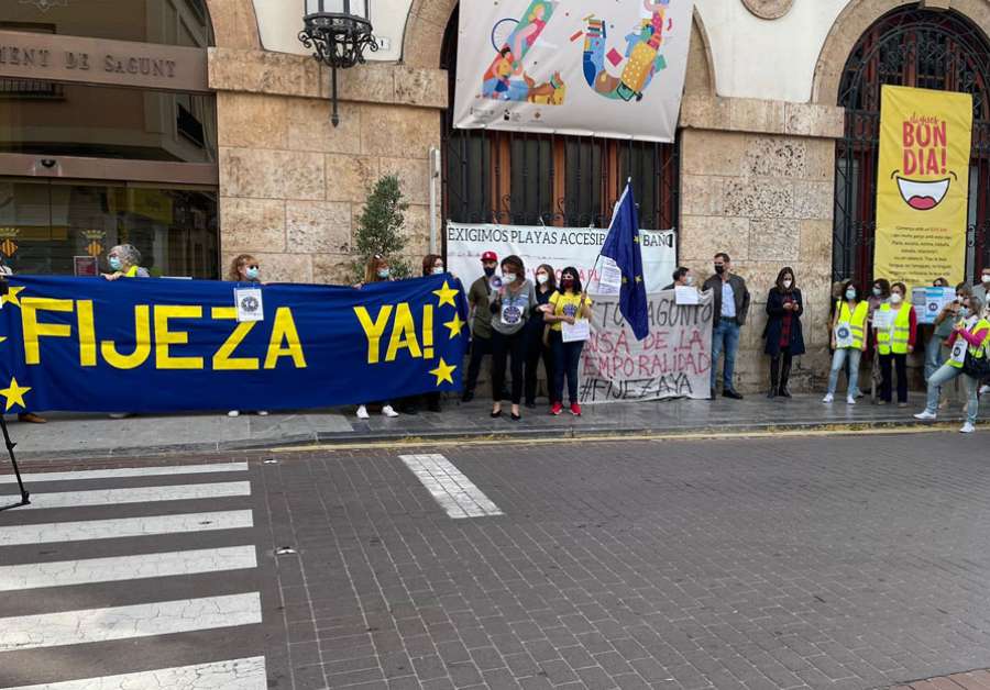 Una de las movilizaciones promovidas por Fijeza ya Sagunto, frente a la sede consistorial, en apoyo de sus reivindicaciones