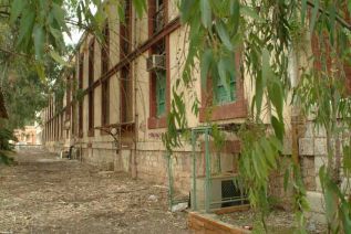 Paz: «El Ayuntamiento no trasladará ningún servicio municipal a las antiguas oficinas de Altos Hornos»