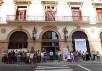 Nuevo minuto de silencio en señal de condena y repulsa por los asesinatos machistas en Girona y Granada